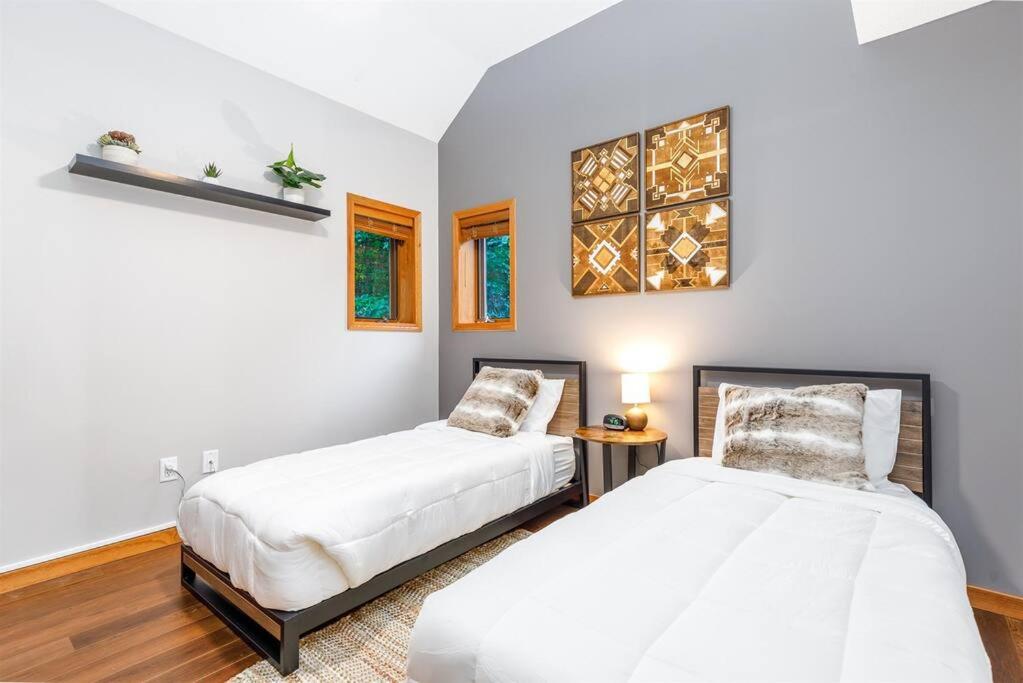 Relaxing 2Bedroom Townhome w/Playroom & Great View photo 2