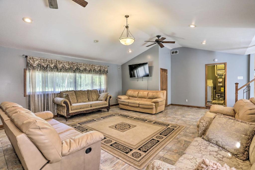 Peaceful Toledo Retreat with Spacious Yard! photo 1