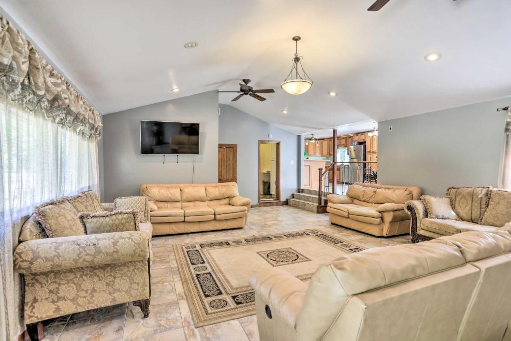 Peaceful Toledo Retreat with Spacious Yard! photo 2