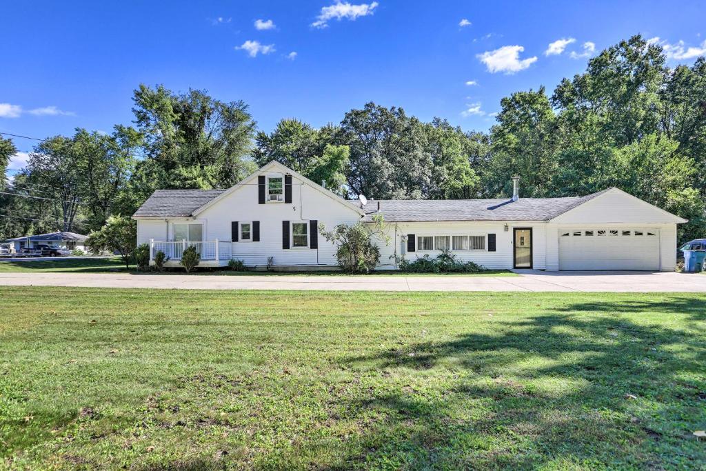 Peaceful Toledo Retreat with Spacious Yard! photo 3