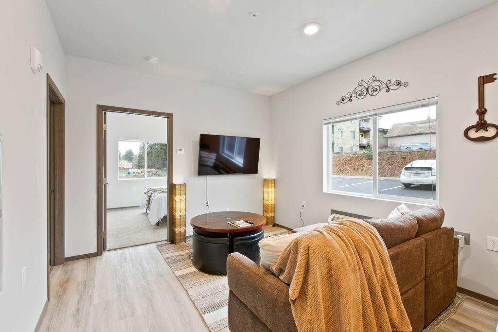 Full ADA Unit - 2 Bed 2 Bath Unit Near Downtown photo 4