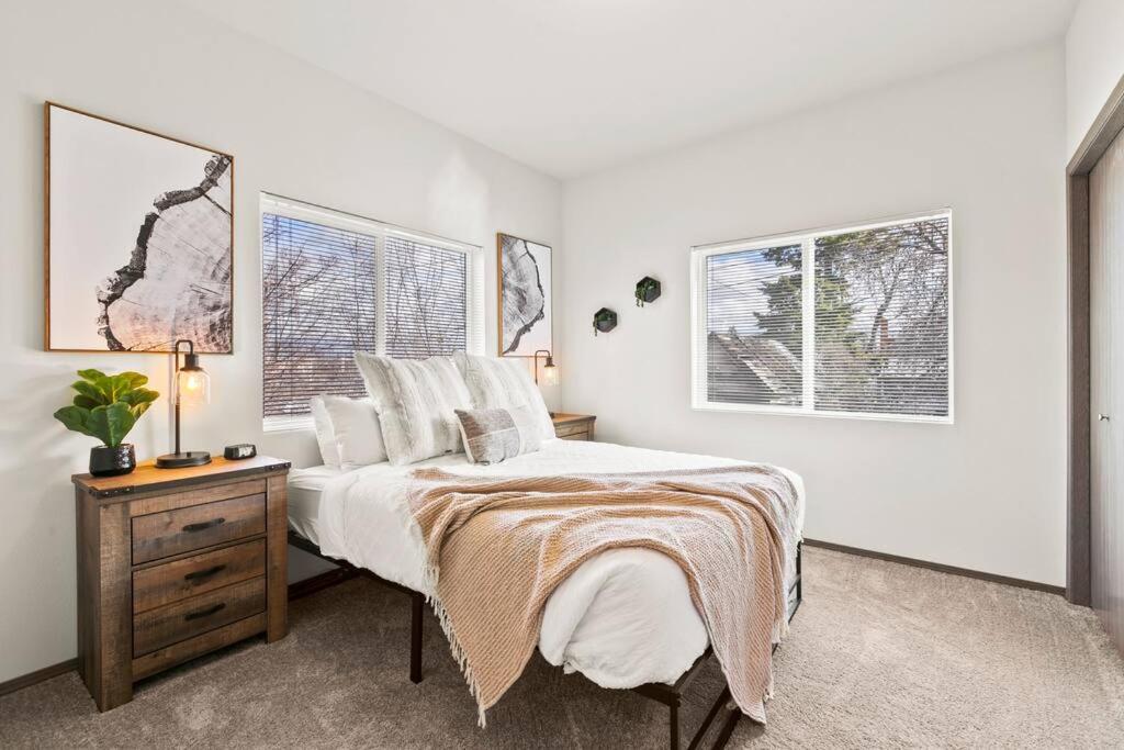 Spacious NEW 2 bed 2 bath apt by Downtown Spokane photo 2