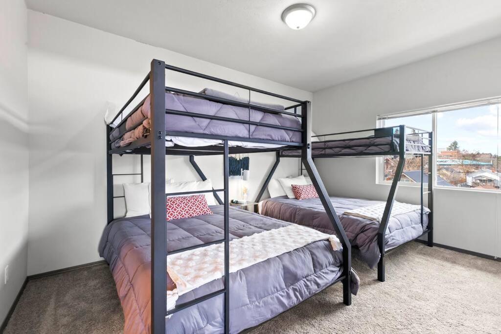 Great New 2 Bed 2 Bath Near Perry District and DT photo 3