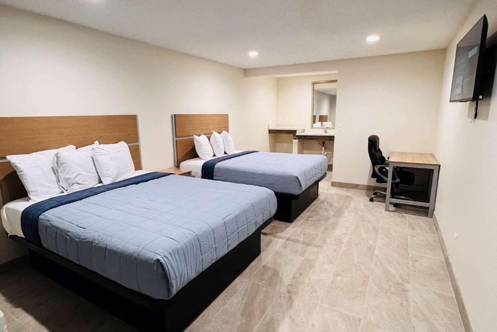 Super 8 by Wyndham Bakersfield CA Near Airport - Tap to explore photos