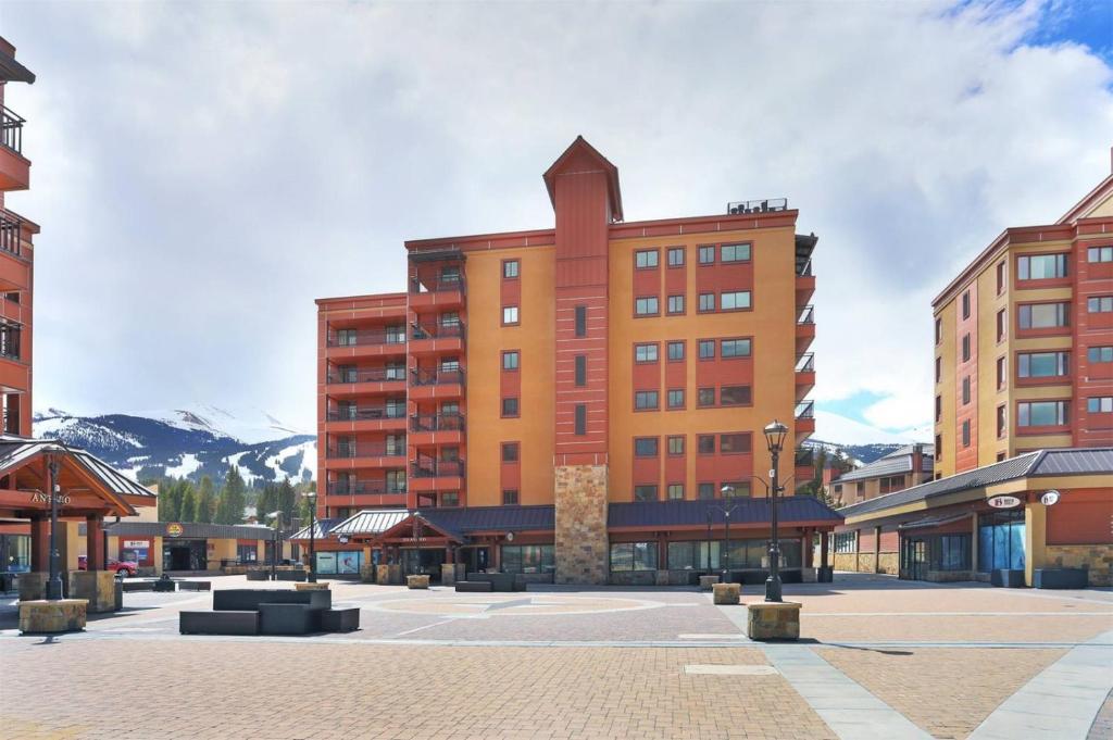 1 Bedroom Ski in, Ski out Mountain Vacation Rental Located Next to Historic Main Street in Downtown Breckenridge image