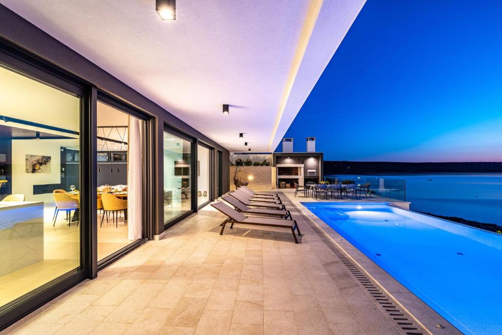 Luxury Villa Novita with Pool photo 3
