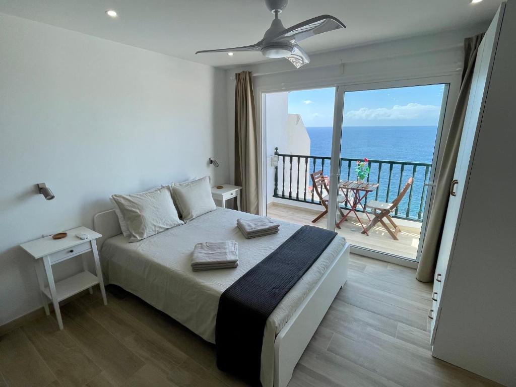 Amazing sea views from cozy studio. photo 3