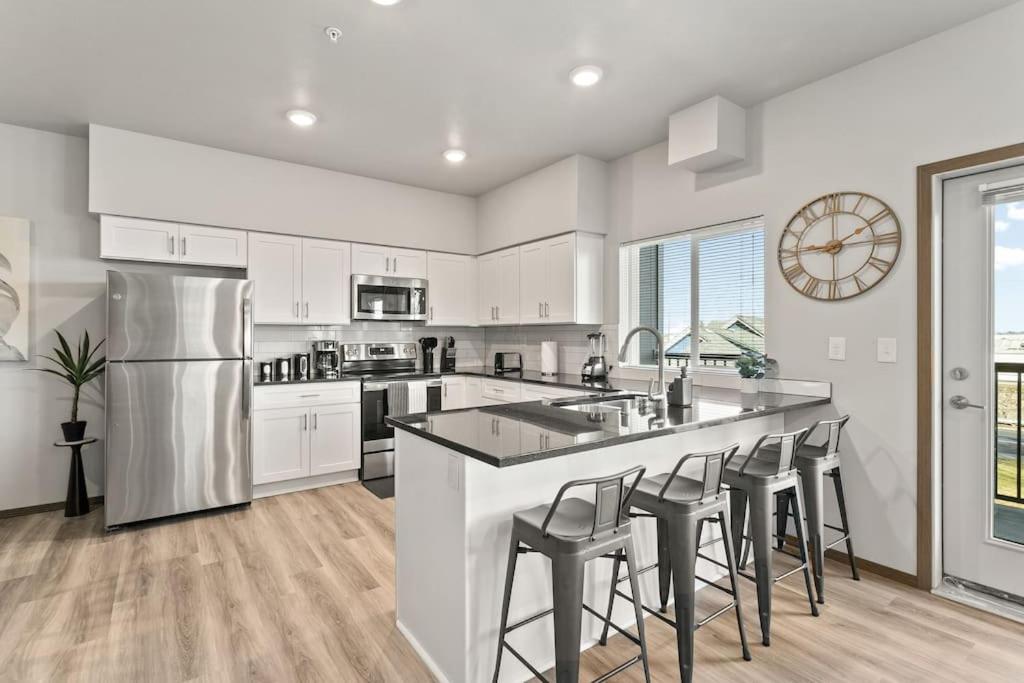 Very New 2 Bed 2 Bath Near DT and Perry District image