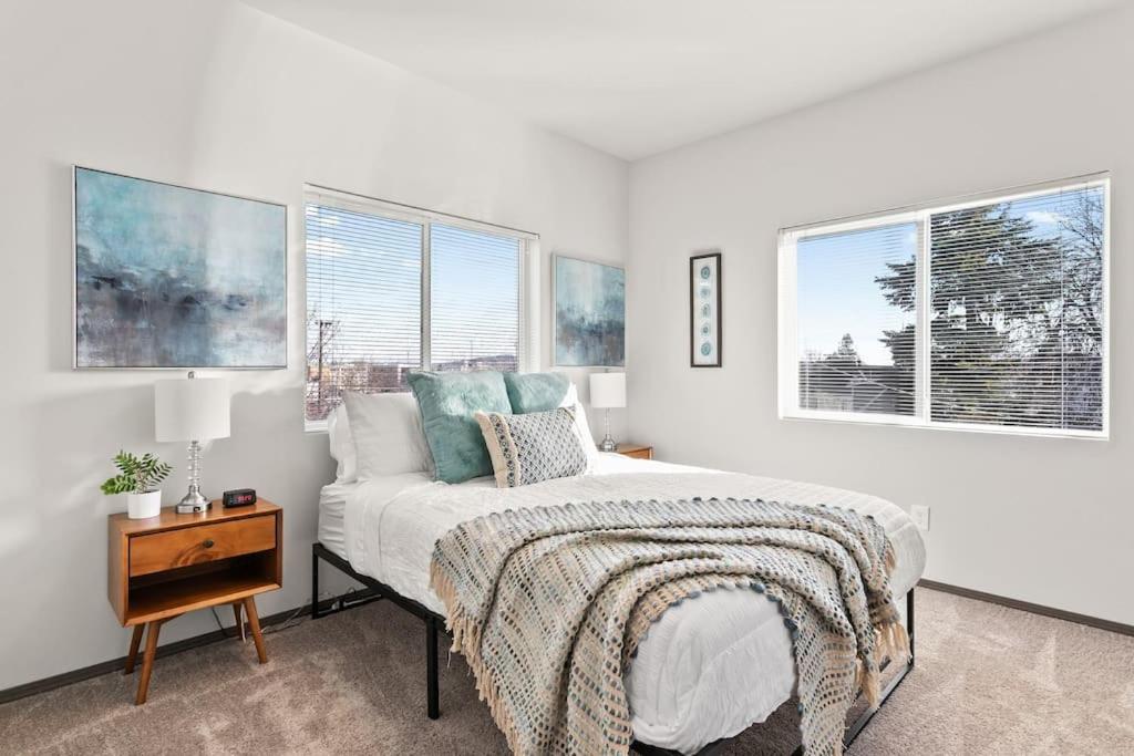 Very New 2 Bed 2 Bath Near DT and Perry District photo 2