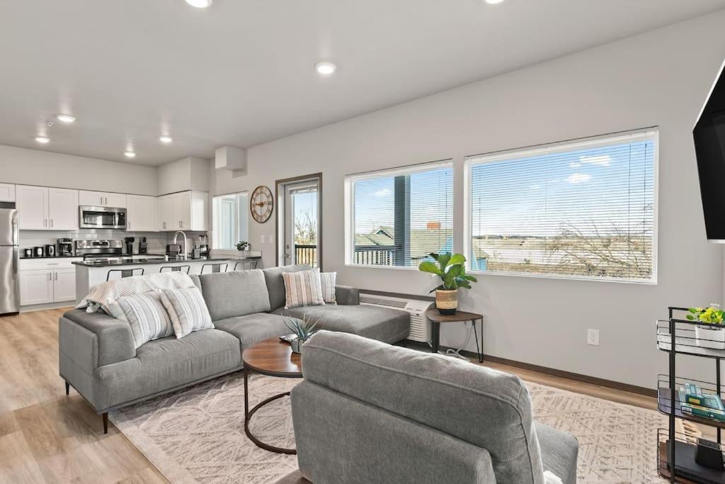 Very New 2 Bed 2 Bath Near DT and Perry District photo 4