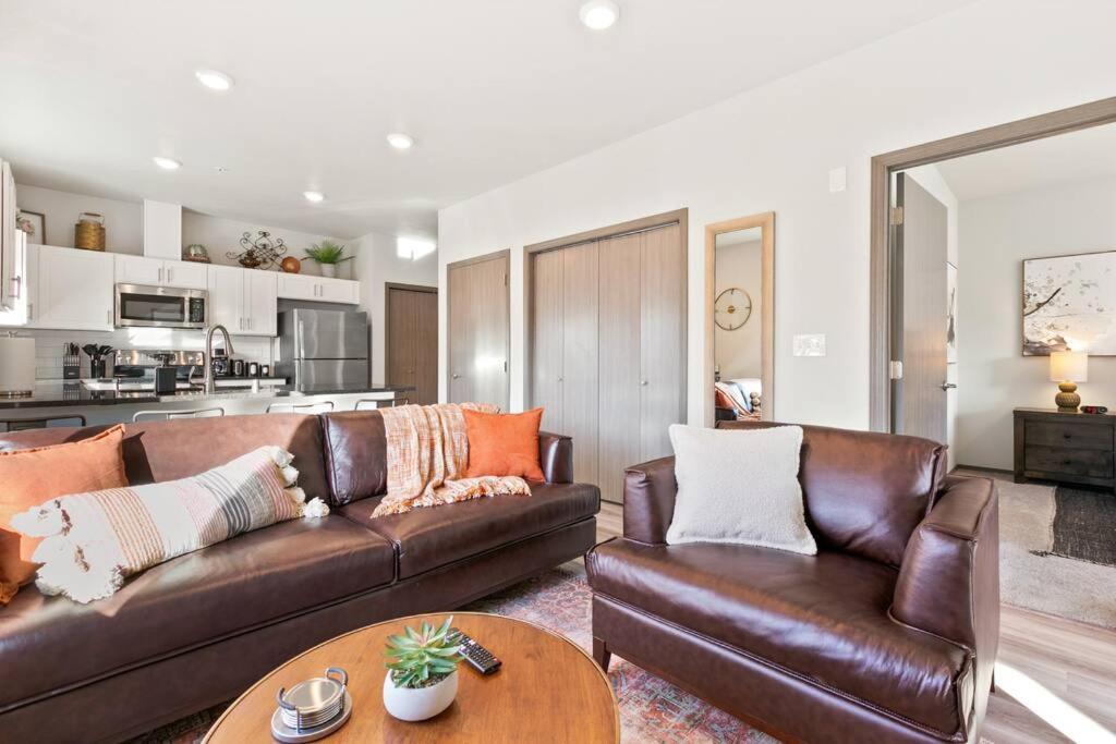 New 2 Bed 2 Bath Near Perry Dist and DT photo 1