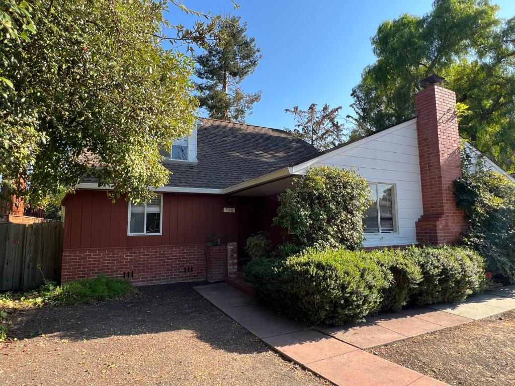 Palo Alto ''Startup House'' photo 4