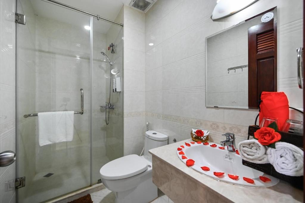 Quang Hoa Airport Hotel - Tap to explore photos
