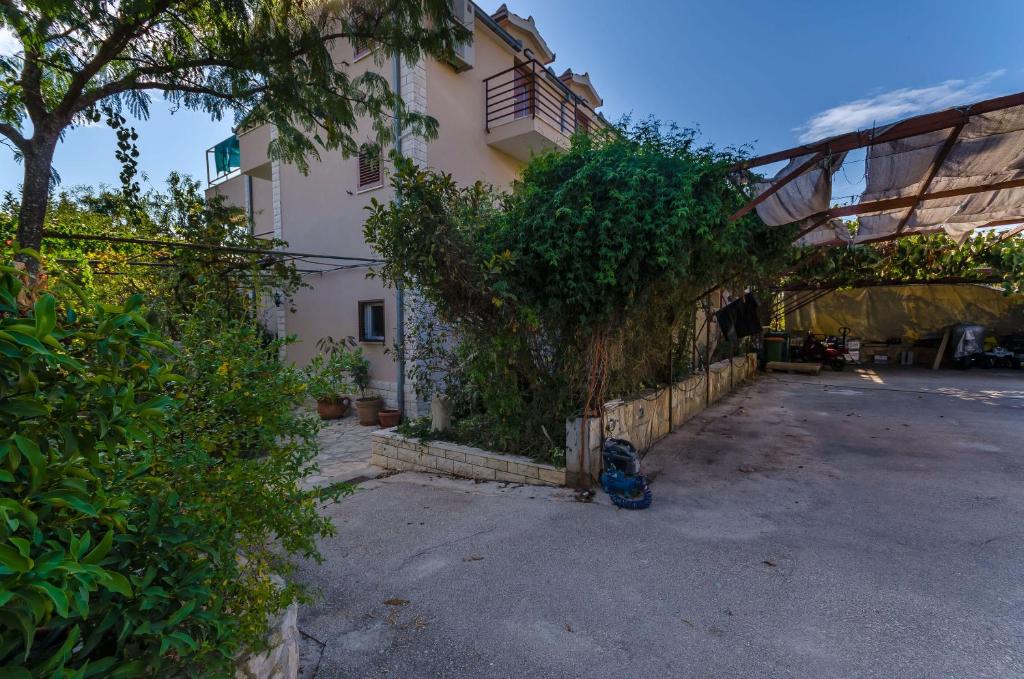 Apartments Milivoj photo 4