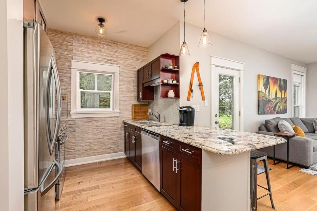 Luxurious Rivergrass Blue Mountain Retreat photo 2