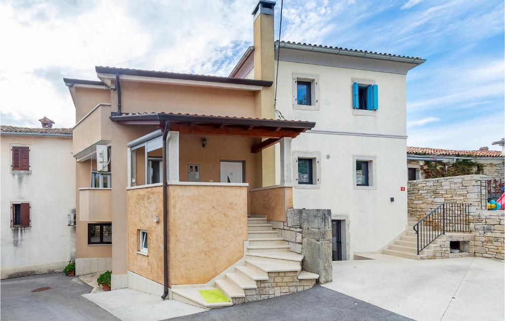 Stunning Home In Brajkovici With 2 Bedrooms And Wifi