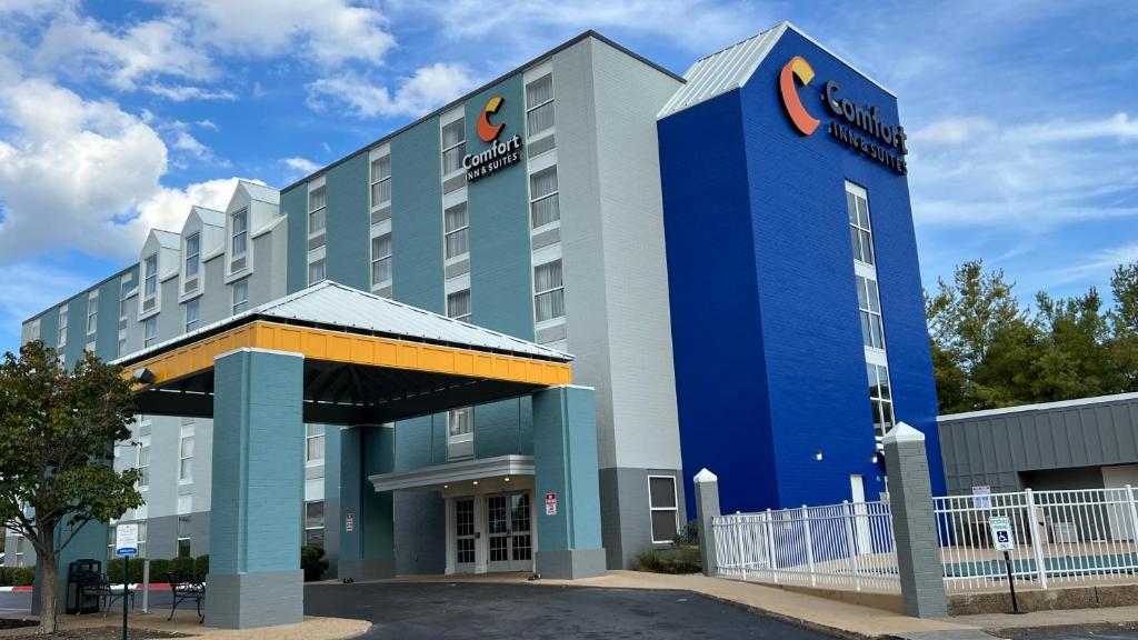 Comfort Inn & Suites photo 2