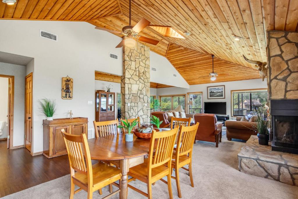 Spicewood Treehouse photo 4