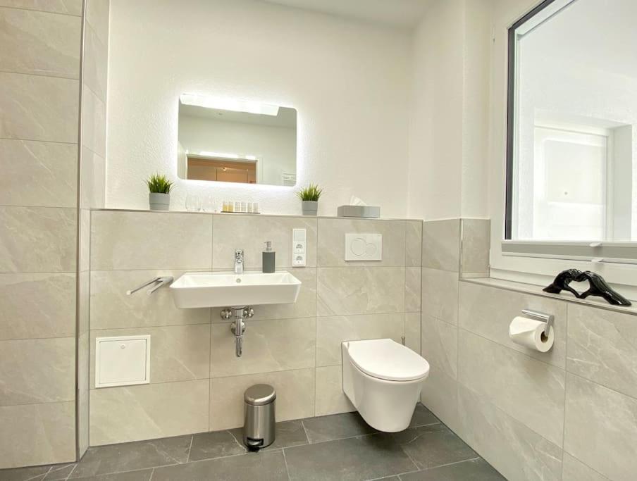 Auszeit Apartment DREAM am Uferpark - nur 100 m bis zum Bodensee, direkt am Bodenseeradweg, Sonnenbalkon, schnelles WLAN, kostenloser Tiefgaragenstellplatz, für bis zu 2 Personen photo 4