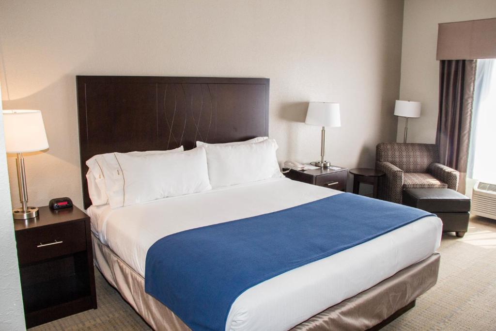 Holiday Inn Express and Suites Sikeston, an IHG Hotel photo 1