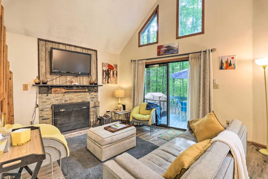 Colorful Pocono Lake Cabin with Deck and Fire Pit photo 1