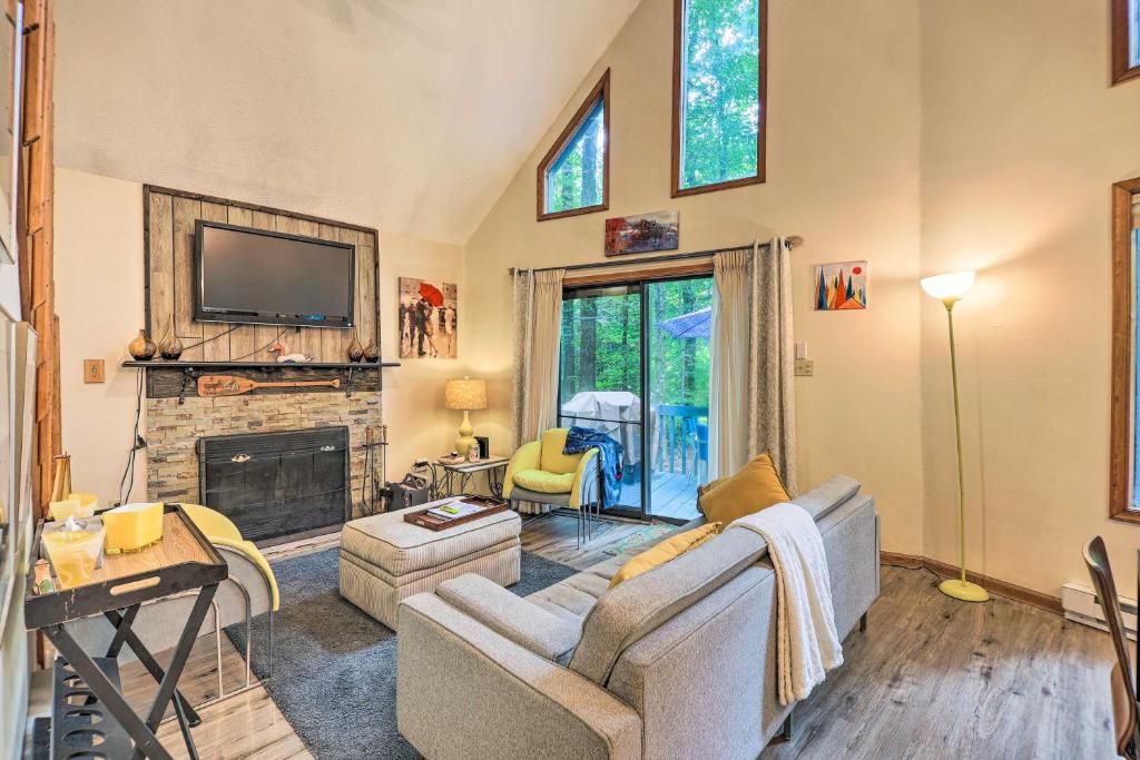 Colorful Pocono Lake Cabin with Deck and Fire Pit photo 3