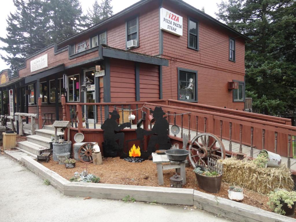 Old Towne Inne Chuckwagon Bar & Grill photo 4