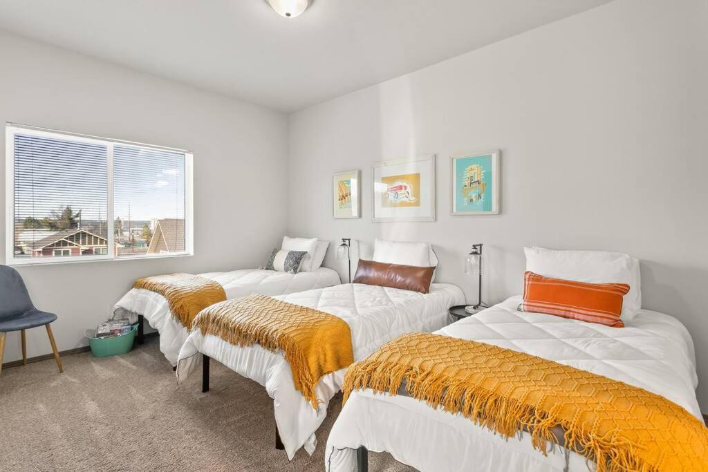 New 2 Bed 2 Bath Near Perry District and DT photo 3