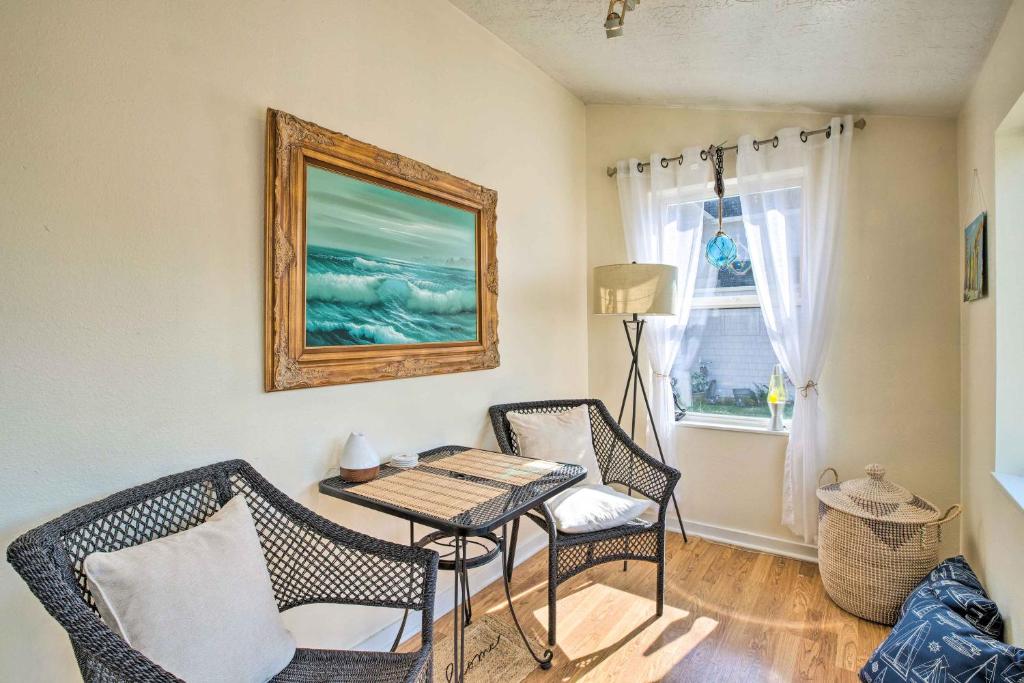 Charming Seaview Home with BBQ, Deck and Fire Pit photo 3