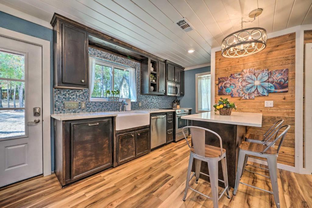 Modern Broken Bow Cabin, Near Lake and Wineries photo 3