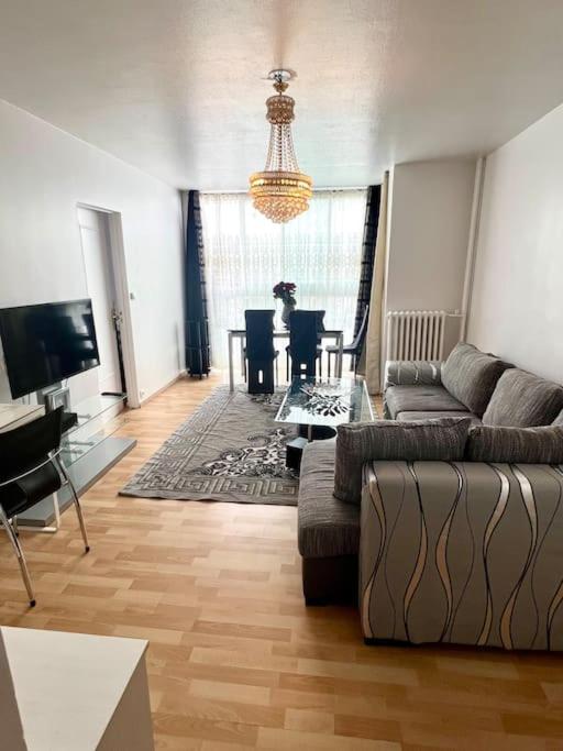 Superbe appartement près du métro 4 proche Paris (Superbe appartement pres du metro 4 proche Paris) - 2베드룸 아파트