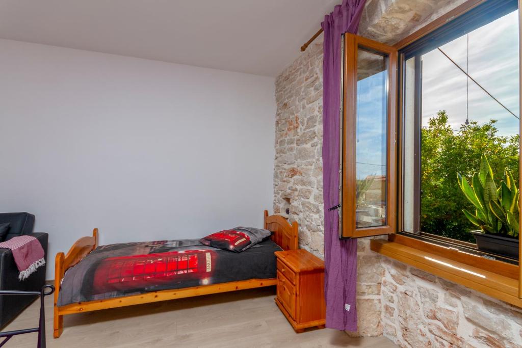 Holiday stone house photo 2