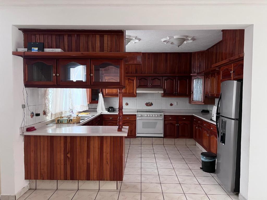 Amplia habitación con baño privado