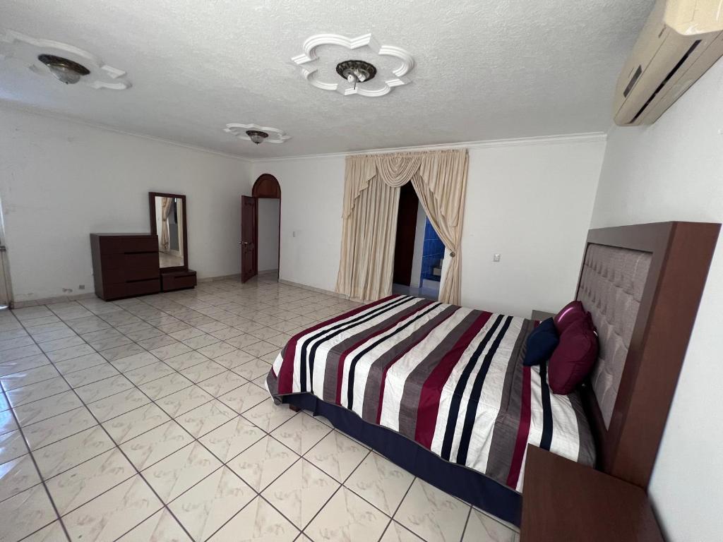 Amplia habitación con baño privado photo 2