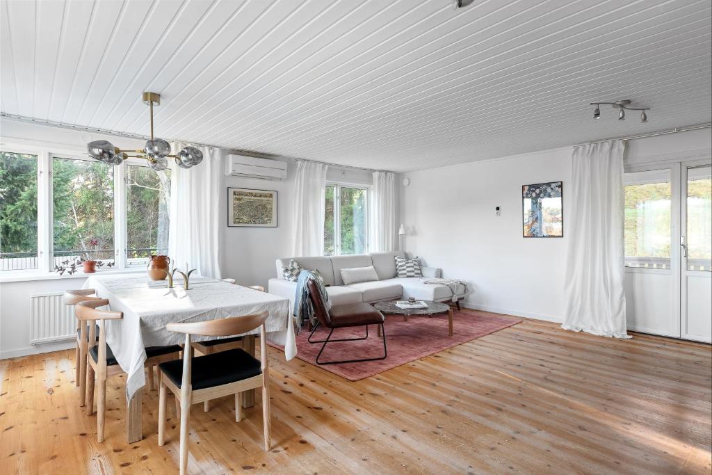 Peaceful family home with indoor fireplace photo 3