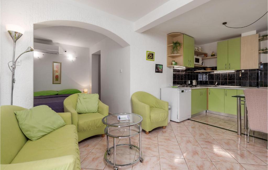 Stunning Apartment In Karlobag With 2 Bedrooms And Wifi photo 4