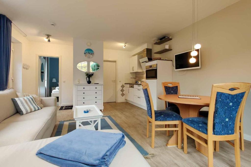 Ferienwohnung-5-mit-Terrasse-Friesenhus-Weisse-Moewe-Duhnen photo 3