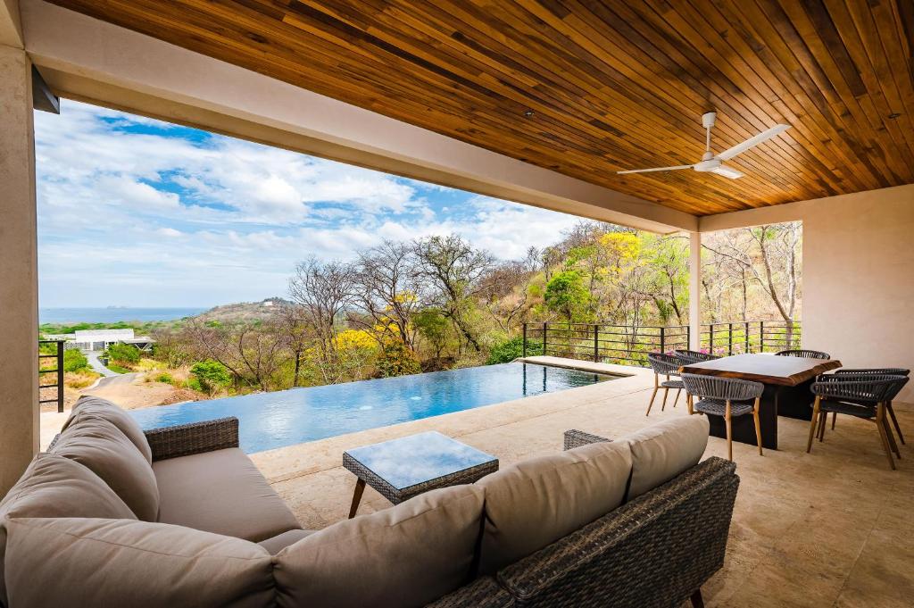 Casa Serena -Ocean View 3 BR House- LJN