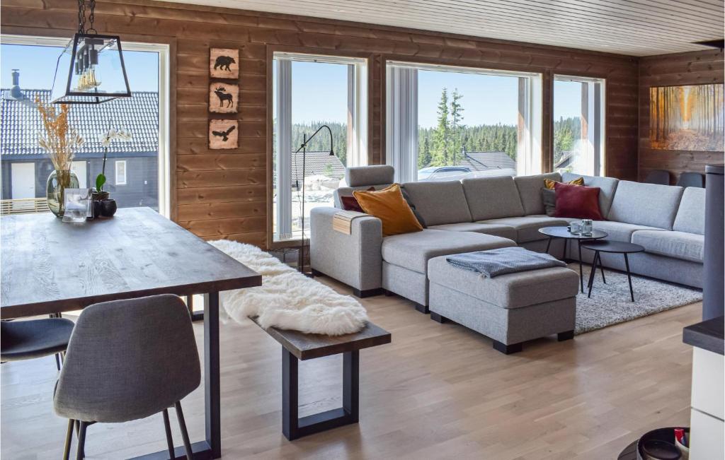 Stunning Home In Sjusjen With 4 Bedrooms And Wifi photo 1