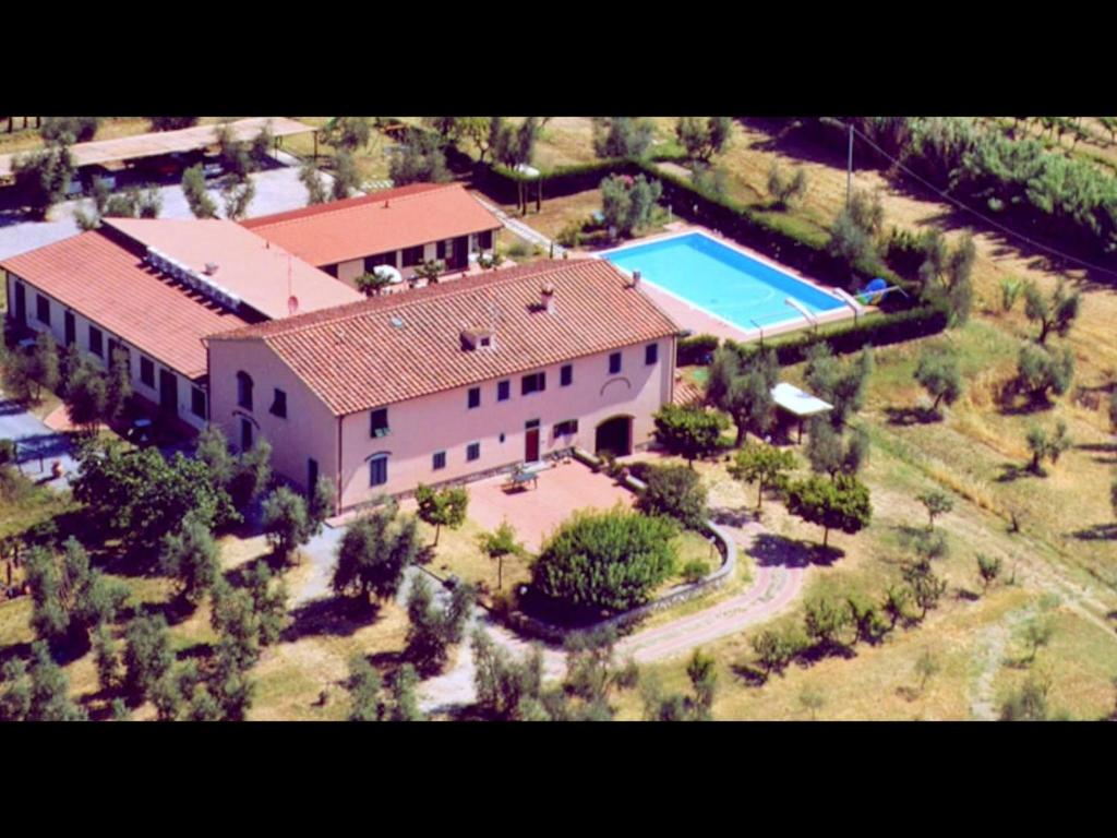Traditional Farmhouse near Pistoia with Garden photo 3