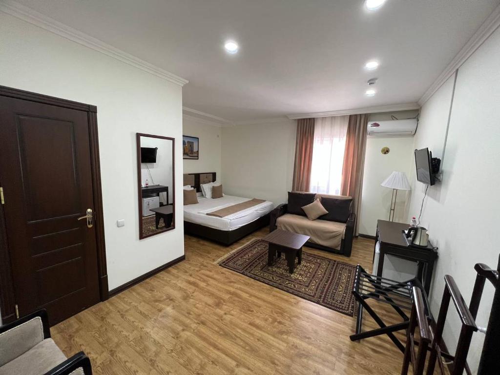 CRYSTAL HOTEL photo 3