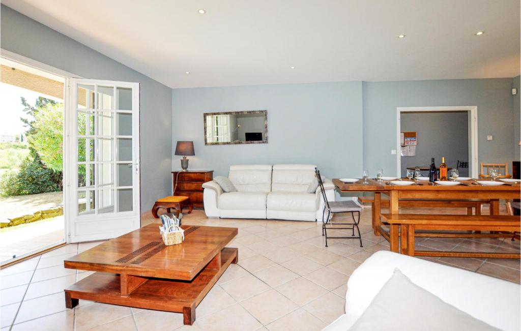 Beautiful Home In Limoux With Outdoor Swimming Pool, 4 Bedrooms And Private Swimming Pool photo 3