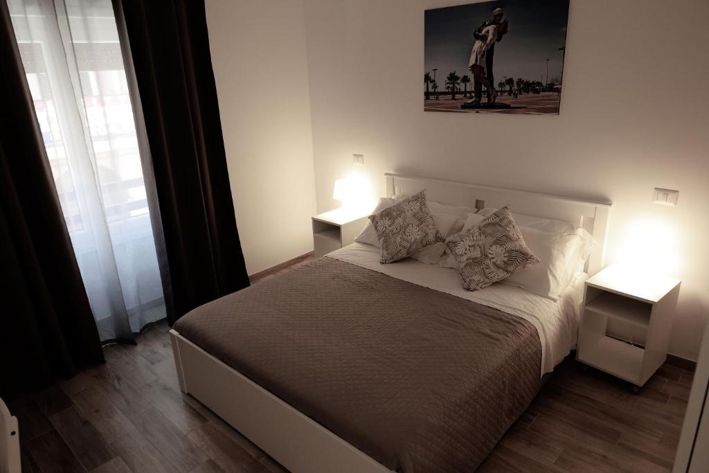 Central Guest House Room Type - Double Room with Private Bathroom