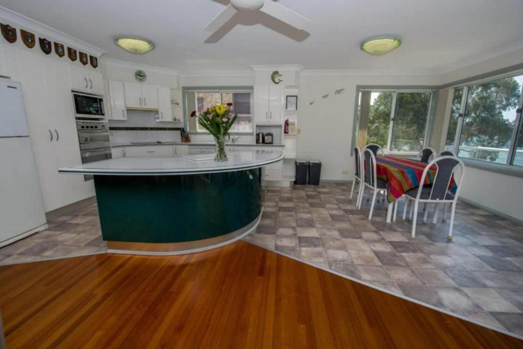 Woodys Place 87a Soldiers Point Rd fantastic duplex on the waterfront photo 3