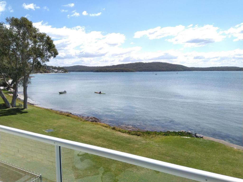 Woodys Place 87a Soldiers Point Rd fantastic duplex on the waterfront photo 2