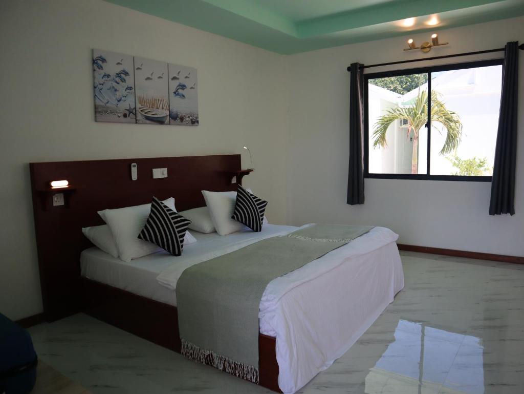 Clouds Beach Retreat Laamu Gan photo 1