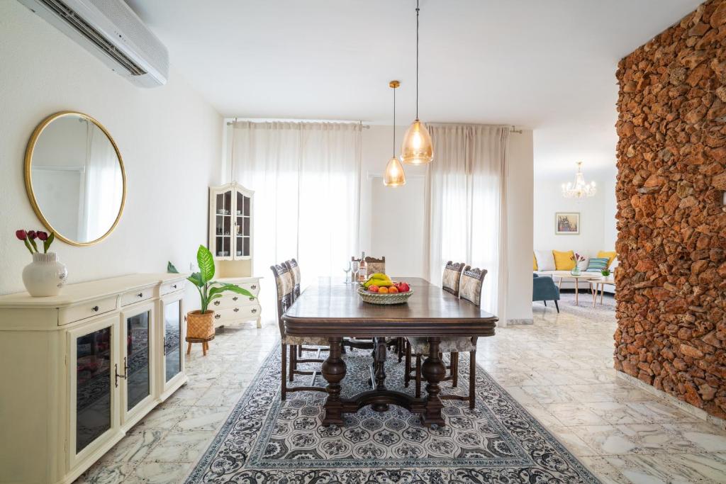 Supreme 4BR Villa With Garden and Sea View by Sea N' Rent photo 4