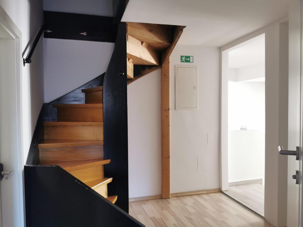 Rooms Ambrozic - Tap to explore photos