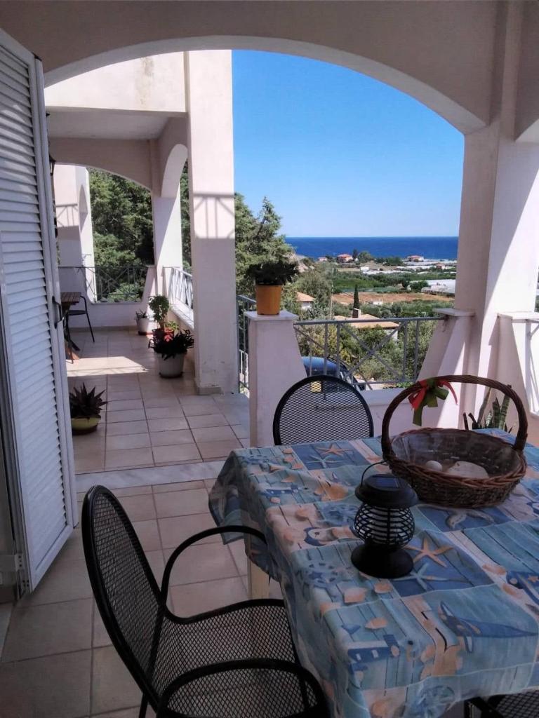 West Red Rock and View Leonidio maisonette studio photo 3