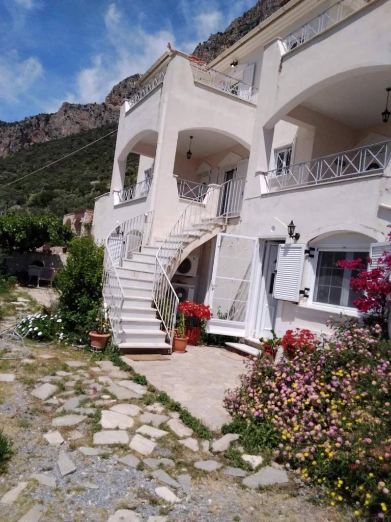 West Red Rock and View Leonidio maisonette studio photo 1